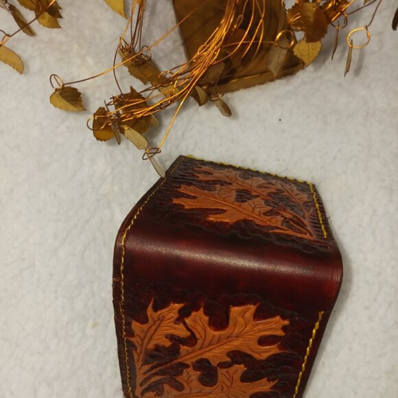 Hand carved 3-D wallet - Picture 2 of 8